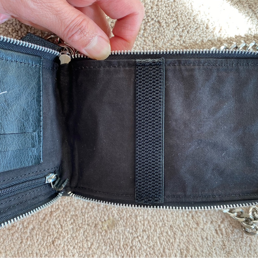 Chic Black Leather Crossbody Bag - Picture 4 of 6